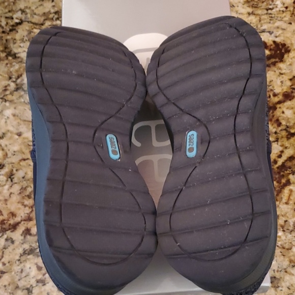 Ladies Bzees Go Go Slip Ons w/ Cloud Tech - Picture 7 of 7